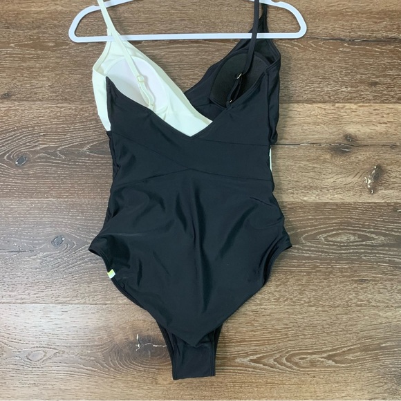 Summersalt Womens white black the sea breeze cut out one piece swimsuit 8 - Picture 6 of 7